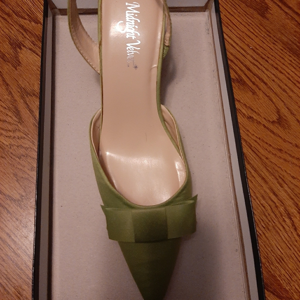 Shoes - Picture 6 of 16